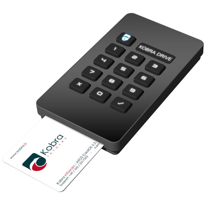 Kobra Drive VS mit eingesteckter Smartcard und leuchtender Tastatur