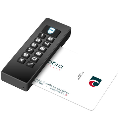 Kobra Stick VS mit eingesteckter Smartcard und leuchtender Tastatur